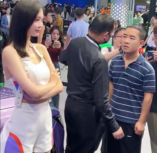 新澳2025今晚开奖结果和女子为4只狗立遗嘱与女子为4只狗立遗嘱视频
